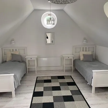 Lena Villa